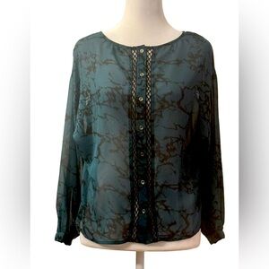 Gorgeous LUCKY Sheer Dk Green w/black swirl & Intricate Crocheted Button Placket